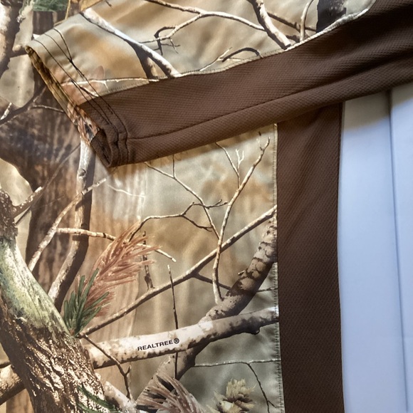 Under Armour camo dri fit shirt with three button neckline-size XL - Picture 4 of 5